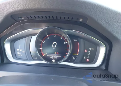 2016 Volvo S60 T5 Drive-E Premier z USA, uszkodzony, nr VIN YV126MFK8G2413266